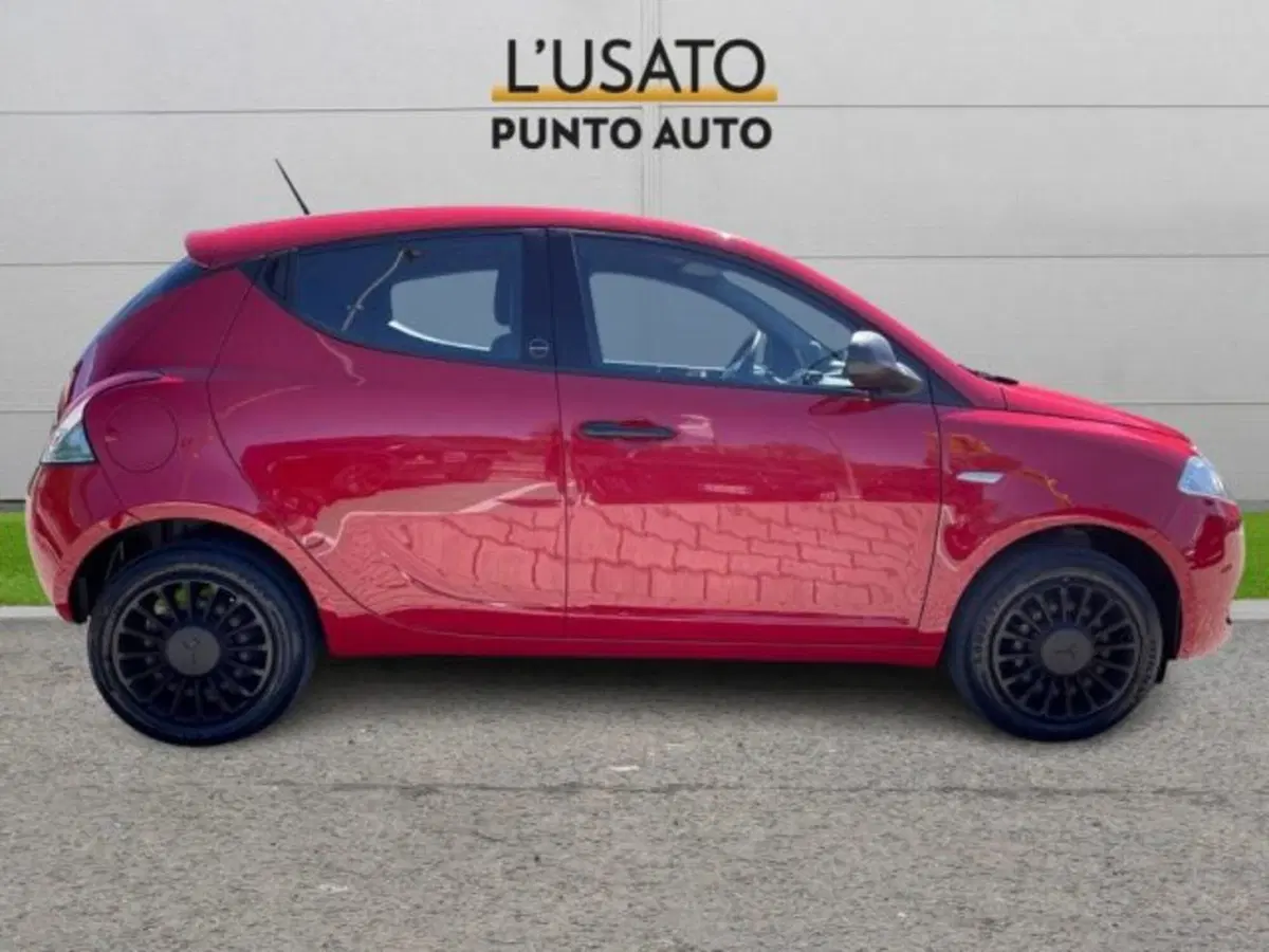 Lancia Ypsilon usata a Ancona (3)