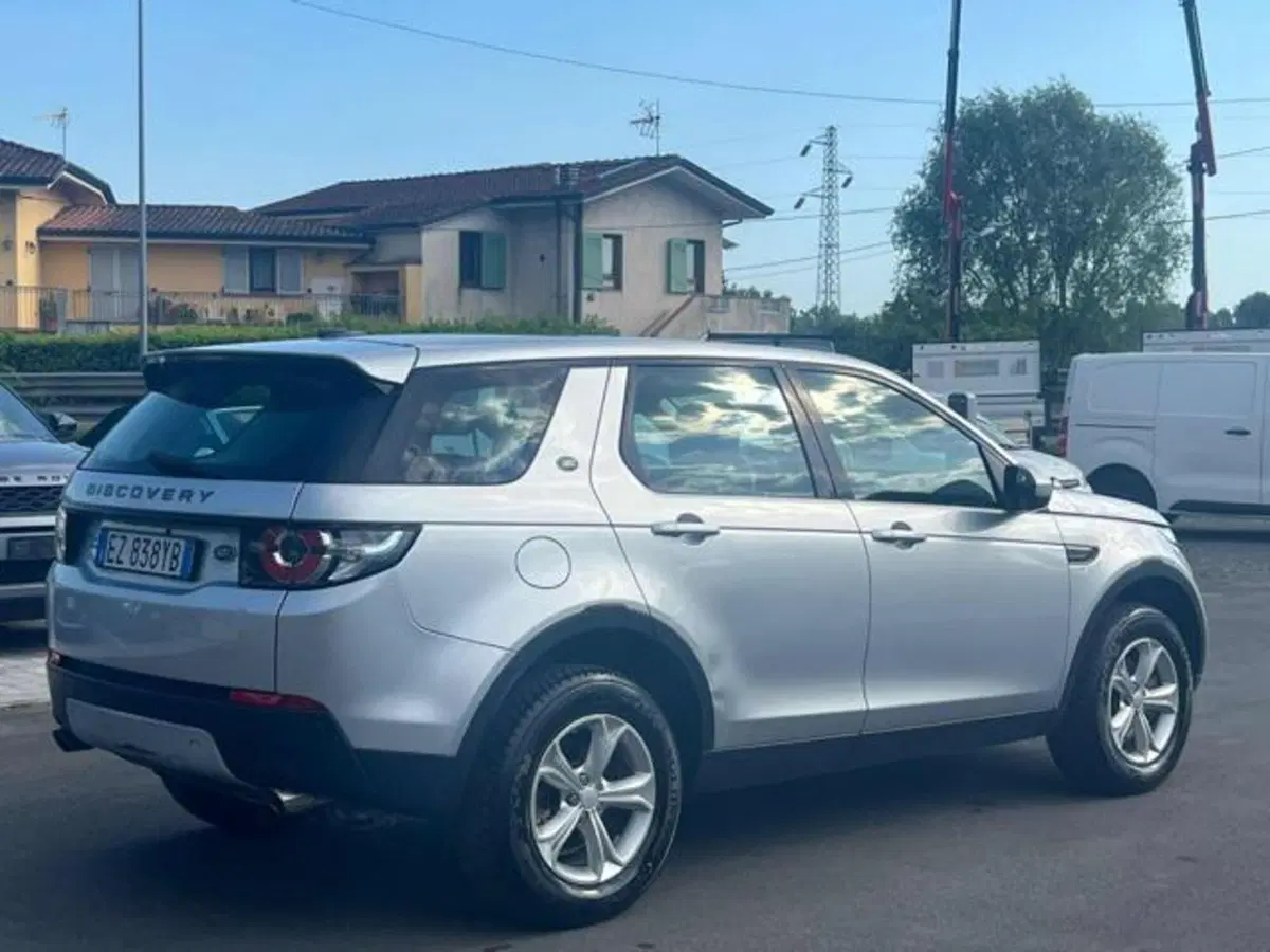 Land Rover Discovery Sport usata a Lucca (5)