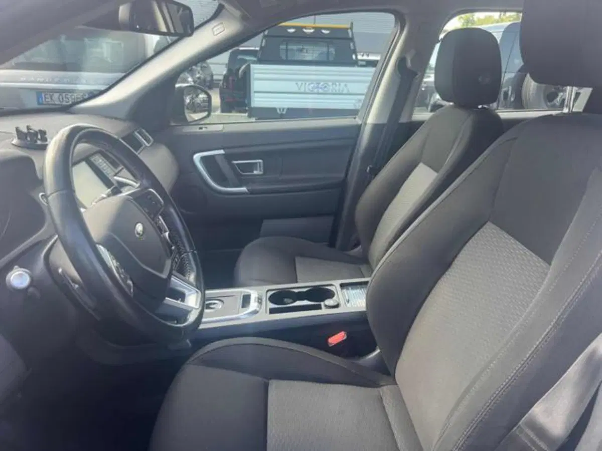 Land Rover Discovery Sport usata a Lucca (9)