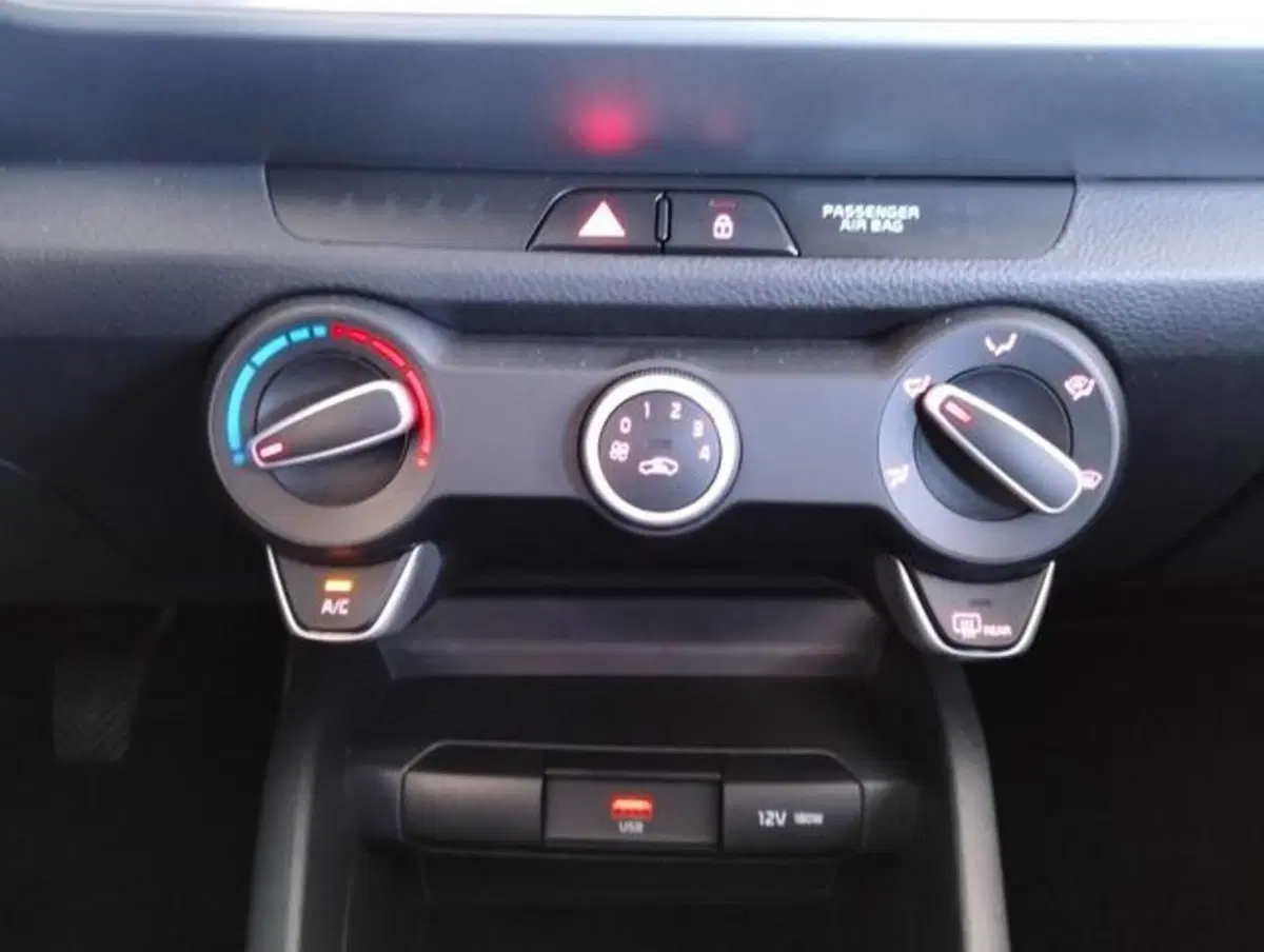 Kia Stonic usata a Como (13)