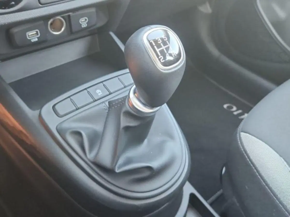 Hyundai i10 usata a Roma (14)