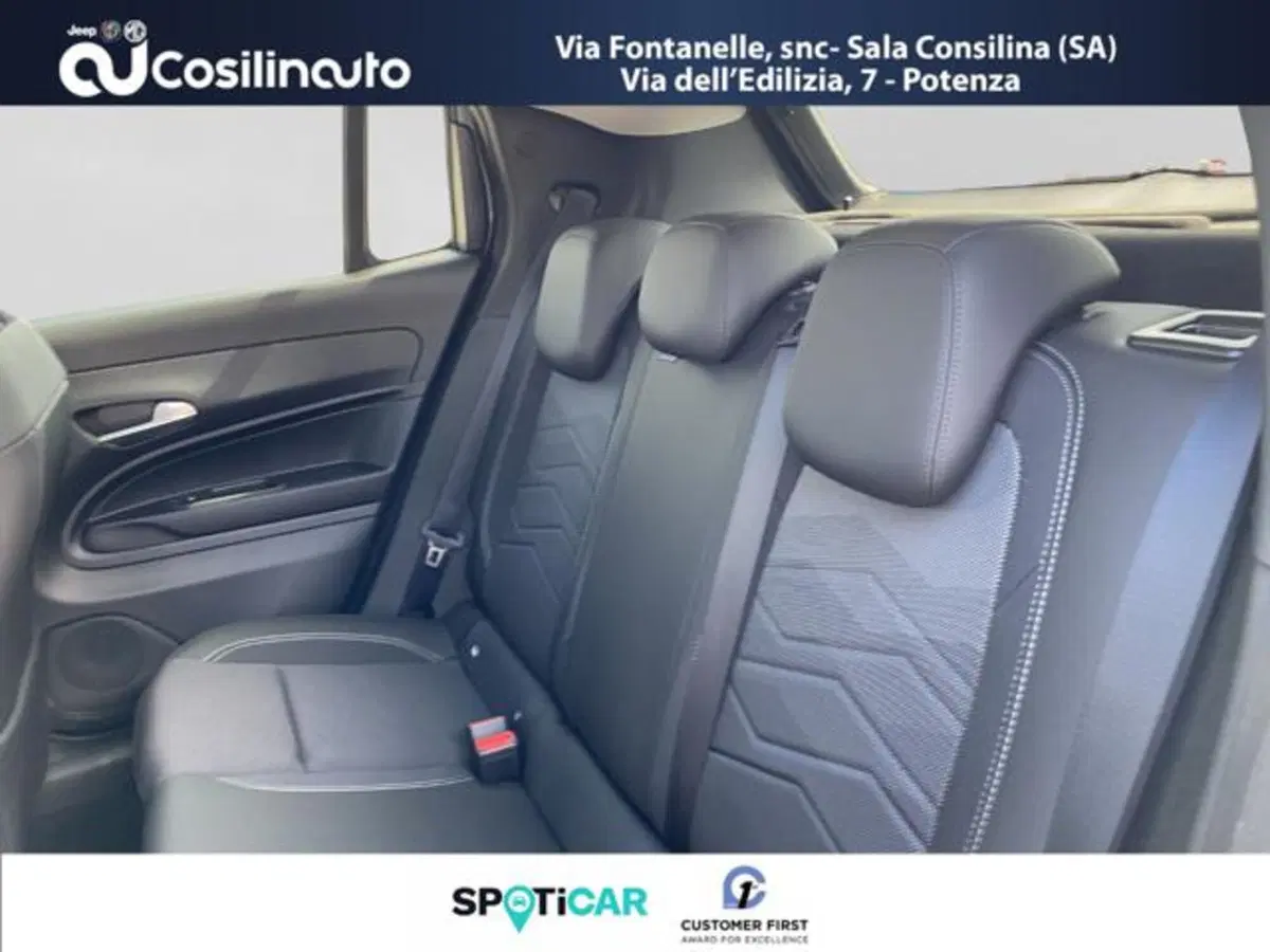 Jeep Avenger nuova a Salerno (10)