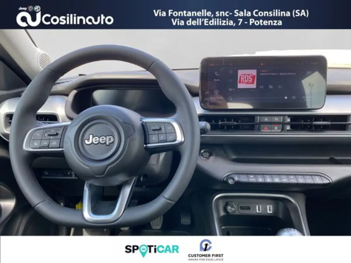 Jeep Avenger nuova a Salerno (11)