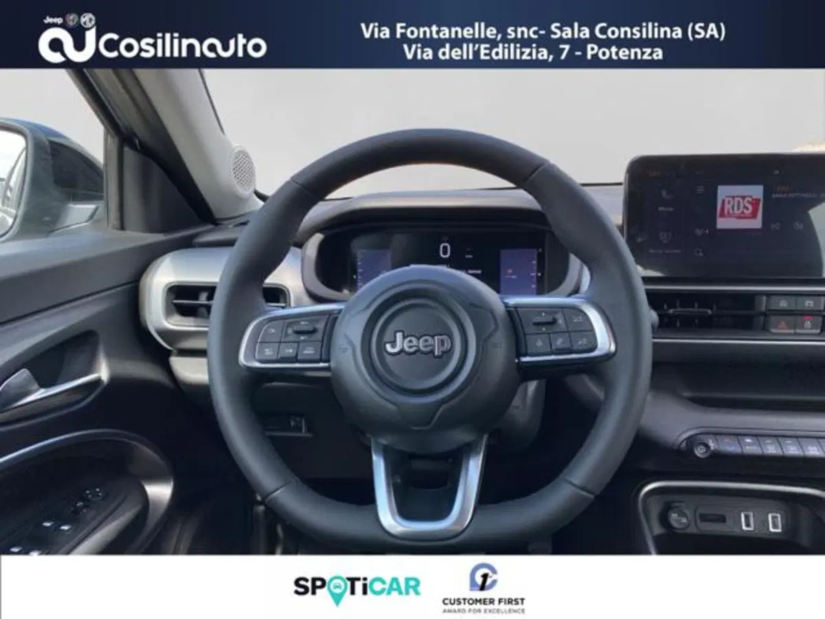 Jeep Avenger nuova a Salerno (12)