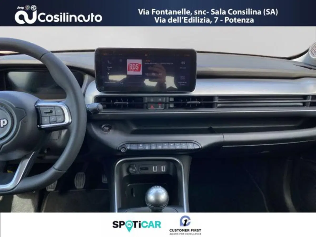 Jeep Avenger nuova a Salerno (13)
