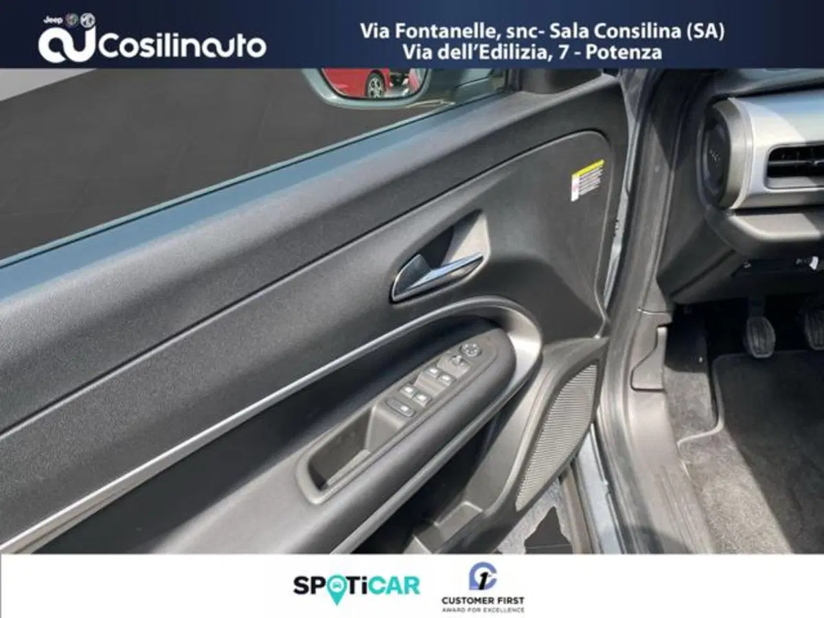 Jeep Avenger nuova a Salerno (16)