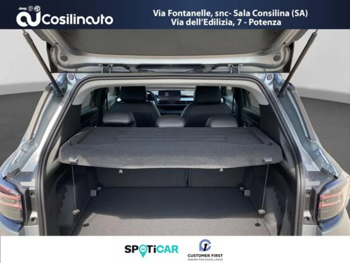 Jeep Avenger nuova a Salerno (17)