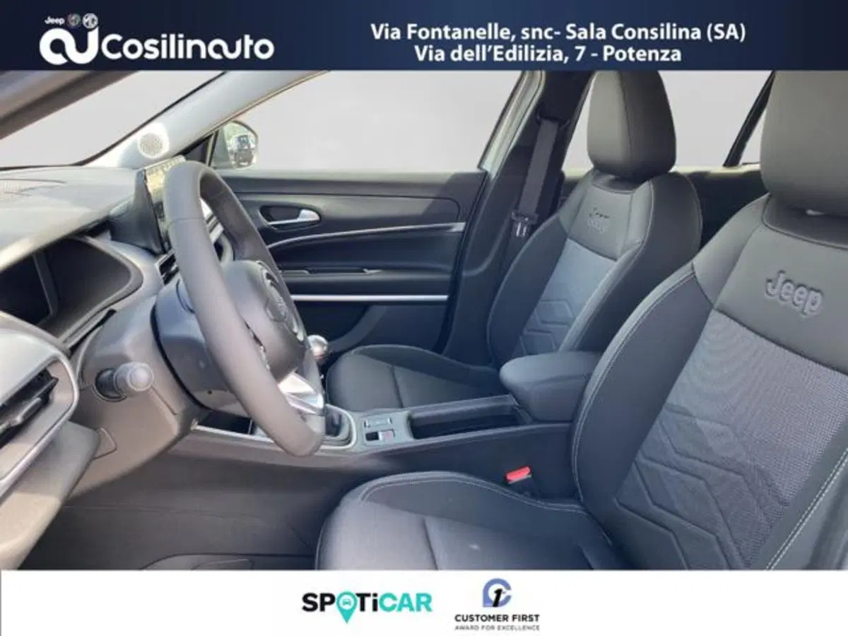 Jeep Avenger nuova a Salerno (9)