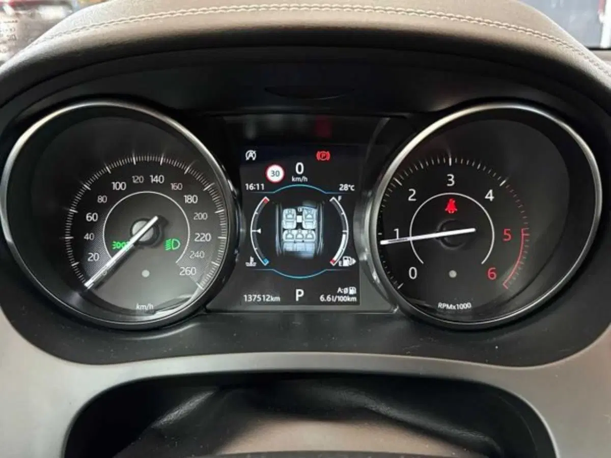 Jaguar E-Pace usata a Bologna (11)