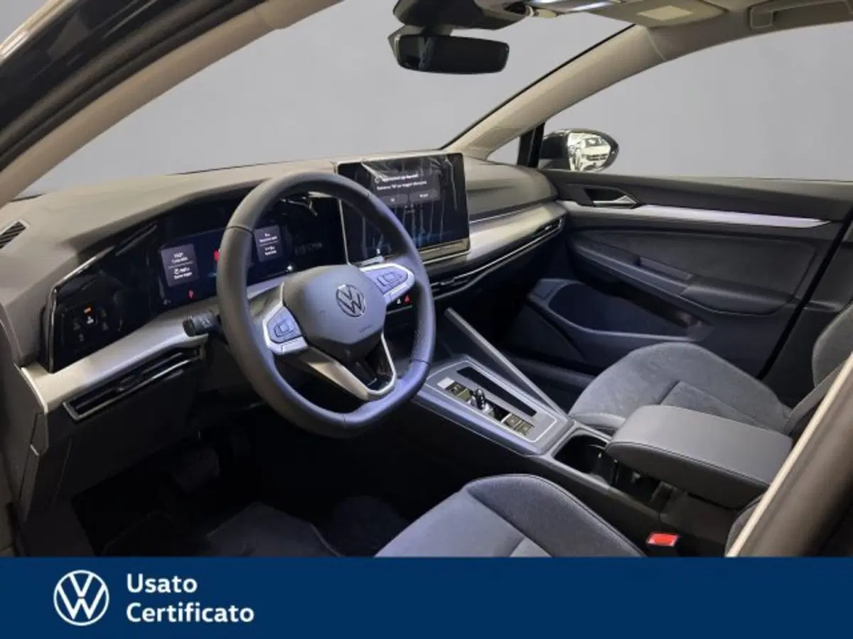 Volkswagen Golf nuova a Vicenza (7)