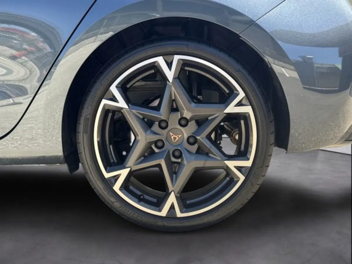 Cupra Leon nuova a Vicenza (18)