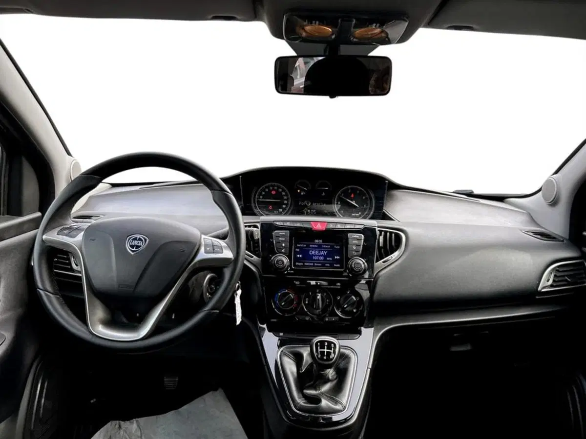 Lancia Ypsilon usata a Piacenza (10)