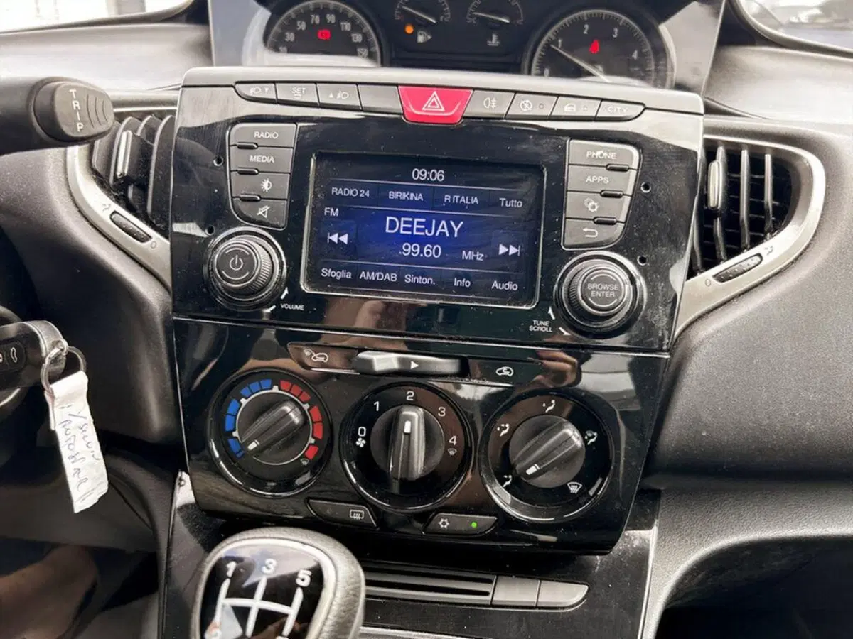 Lancia Ypsilon usata a Piacenza (13)