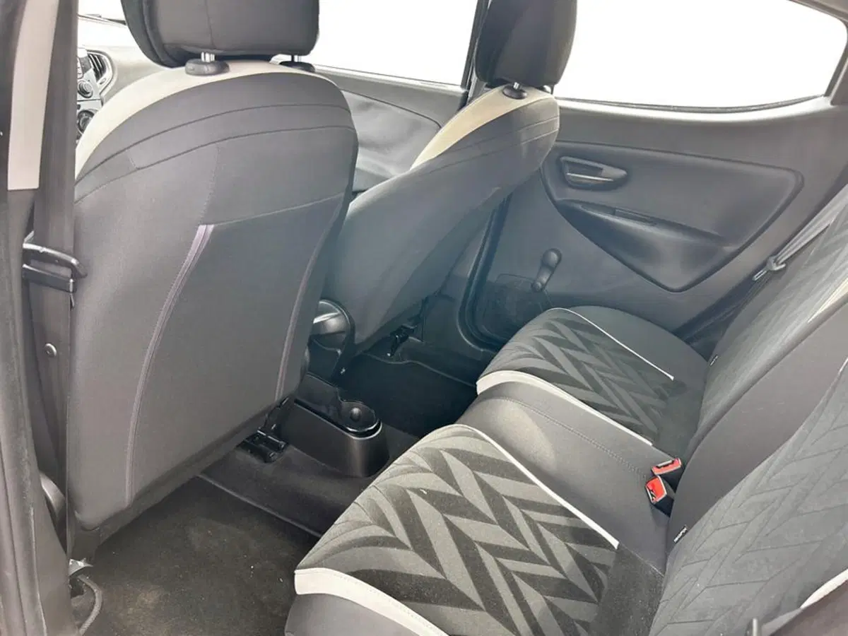 Lancia Ypsilon usata a Piacenza (15)