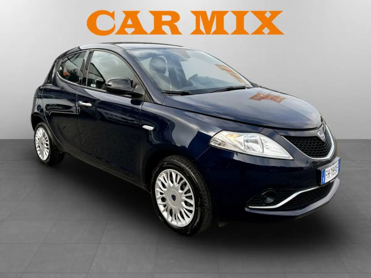 Lancia Ypsilon usata a Piacenza (4)
