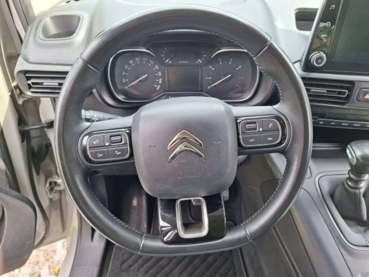 Citroen Berlingo usata a Como (12)