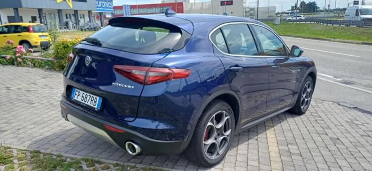 Alfa Romeo Stelvio usata a Padova (6)