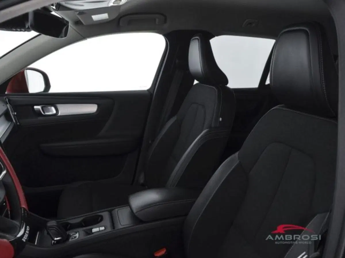 Volvo XC40 usata a Perugia (9)