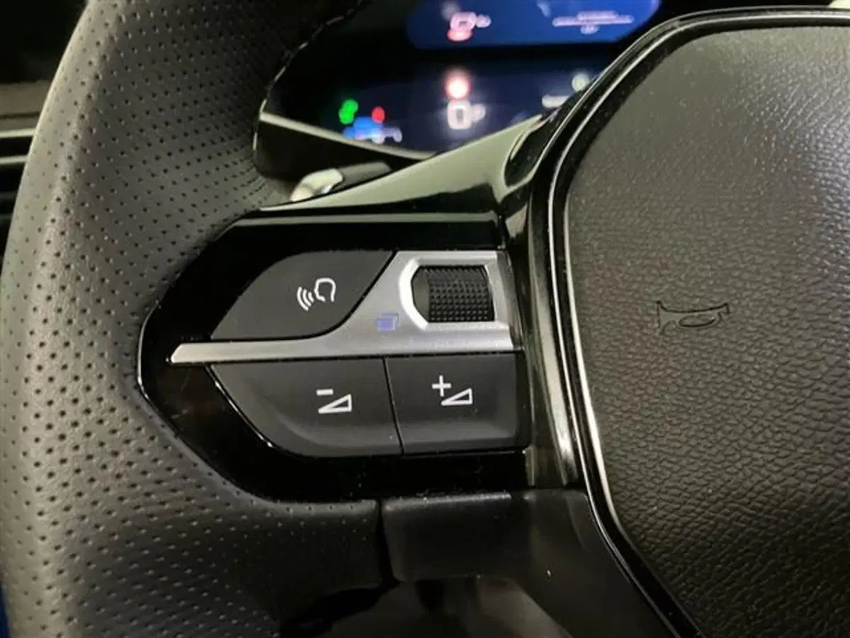 Peugeot 208 usata a Como (18)