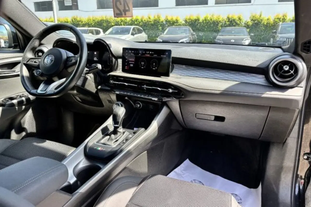 Alfa Romeo Tonale usata a Latina (9)