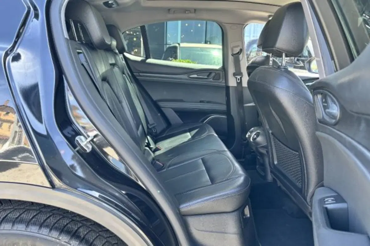 Alfa Romeo Stelvio usata a Latina (10)