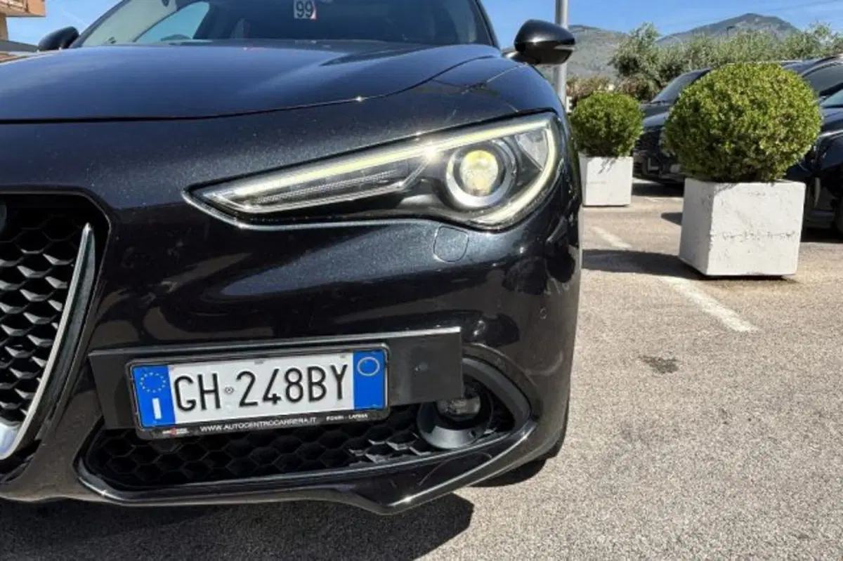 Alfa Romeo Stelvio usata a Latina (11)
