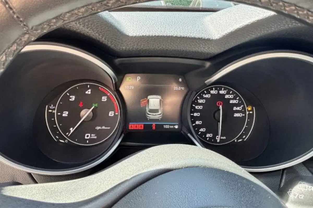 Alfa Romeo Stelvio usata a Latina (13)