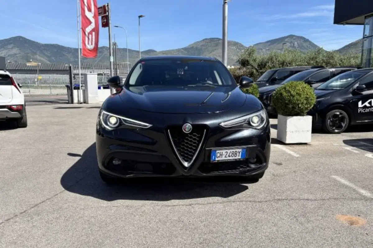Alfa Romeo Stelvio usata a Latina (2)