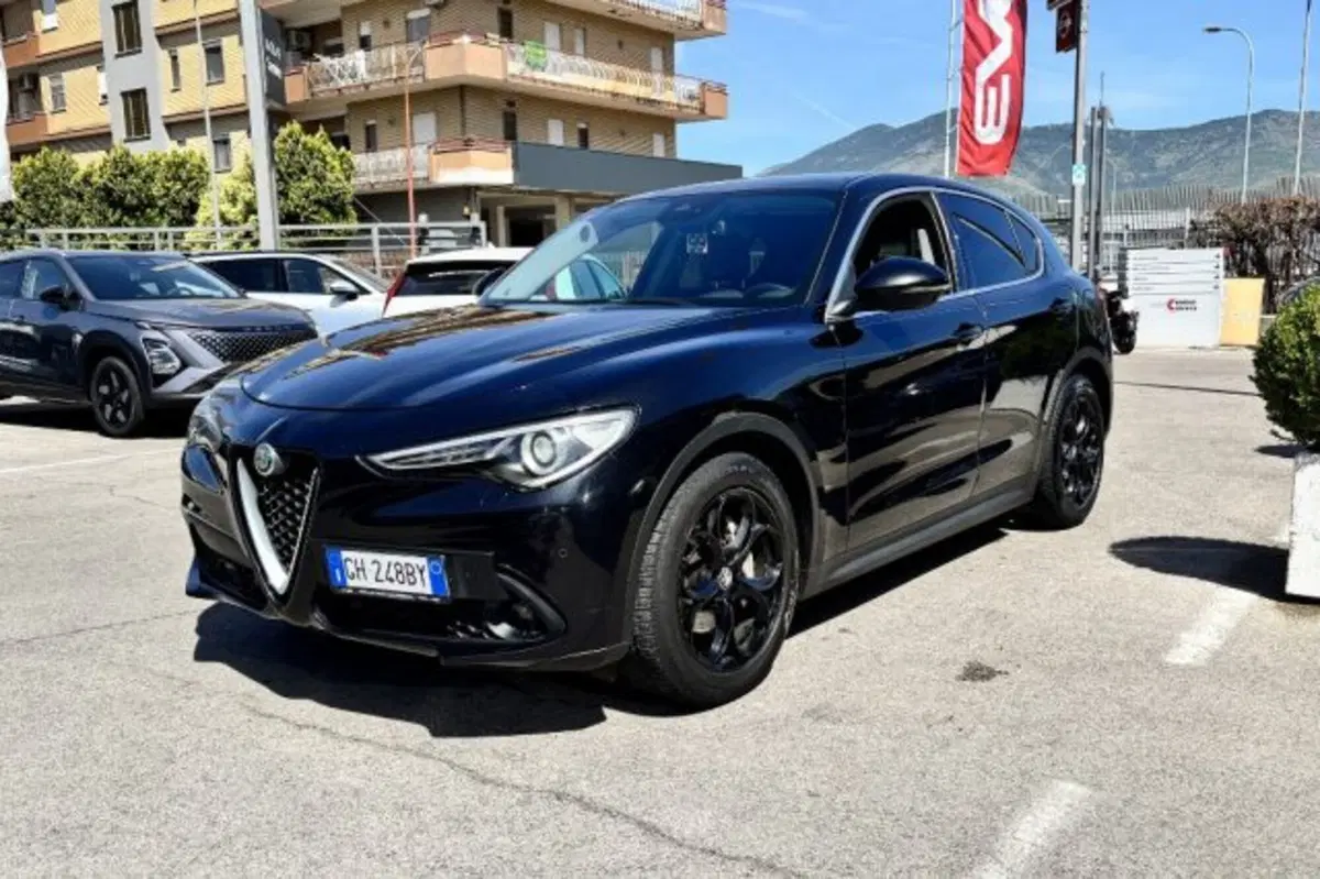 Alfa Romeo Stelvio usata a Latina (3)