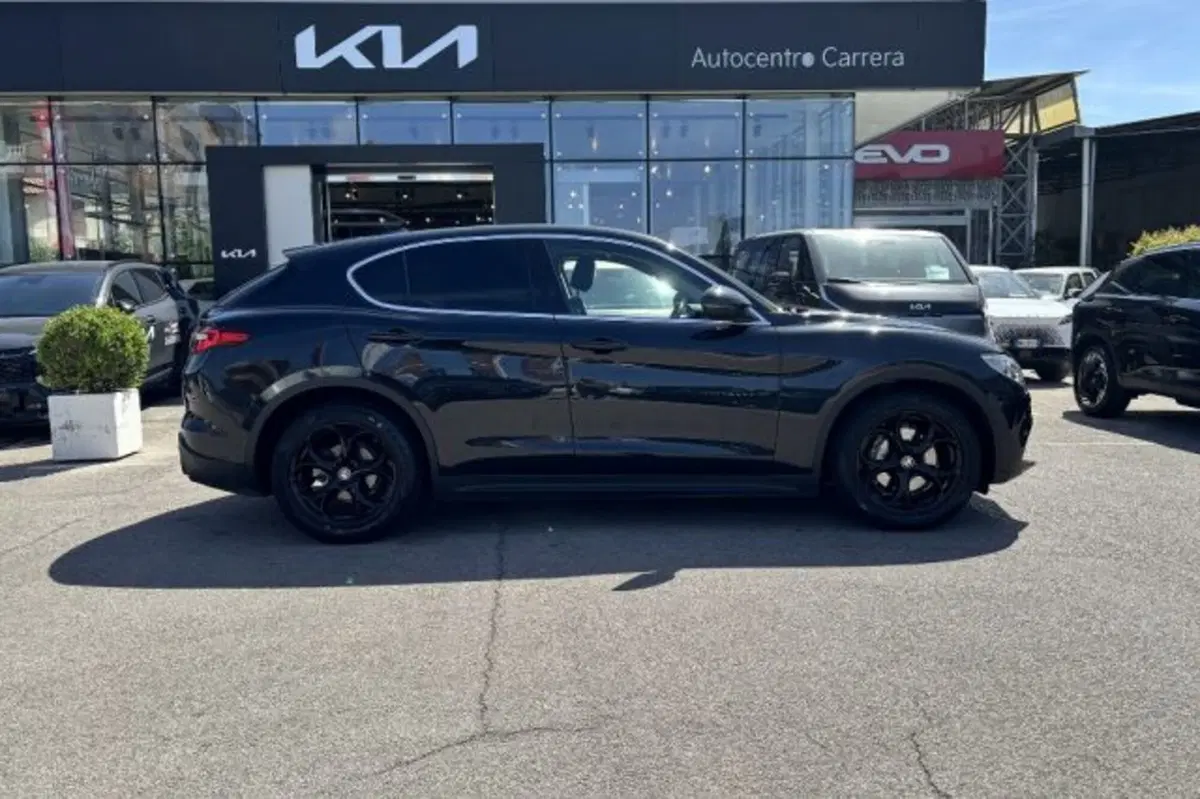 Alfa Romeo Stelvio usata a Latina (4)