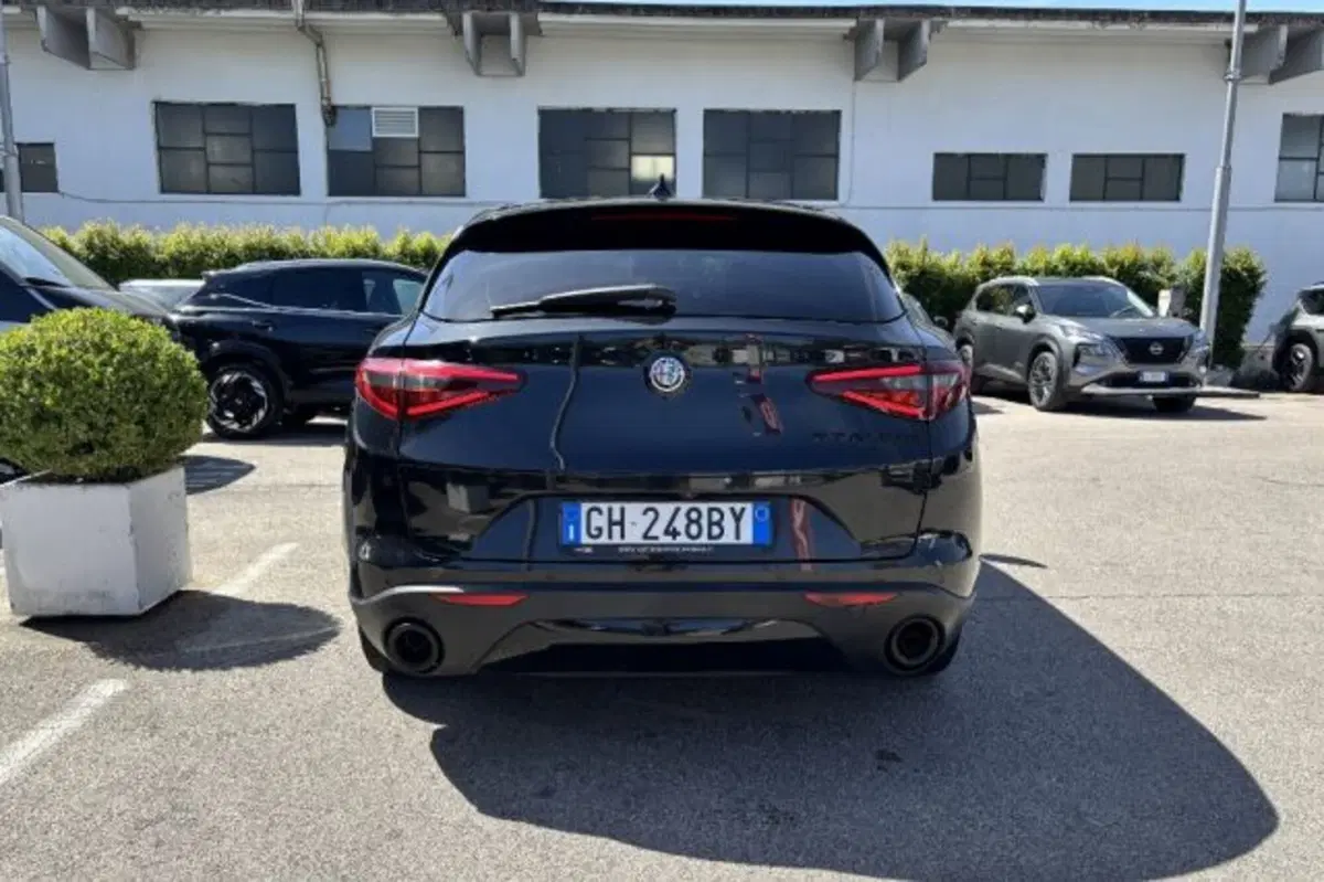 Alfa Romeo Stelvio usata a Latina (6)