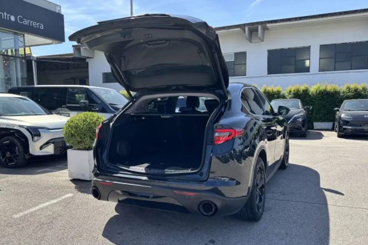 Alfa Romeo Stelvio usata a Latina (7)