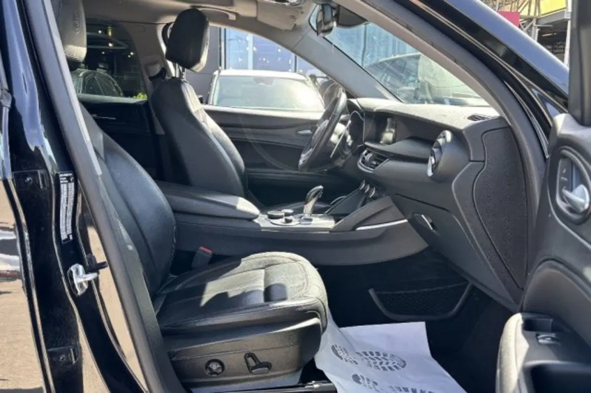 Alfa Romeo Stelvio usata a Latina (8)