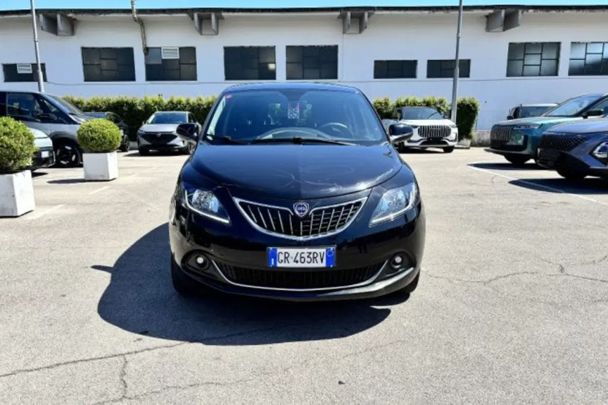 Lancia Ypsilon usata a Latina (2)