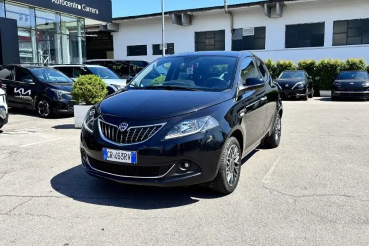 Lancia Ypsilon usata a Latina (3)