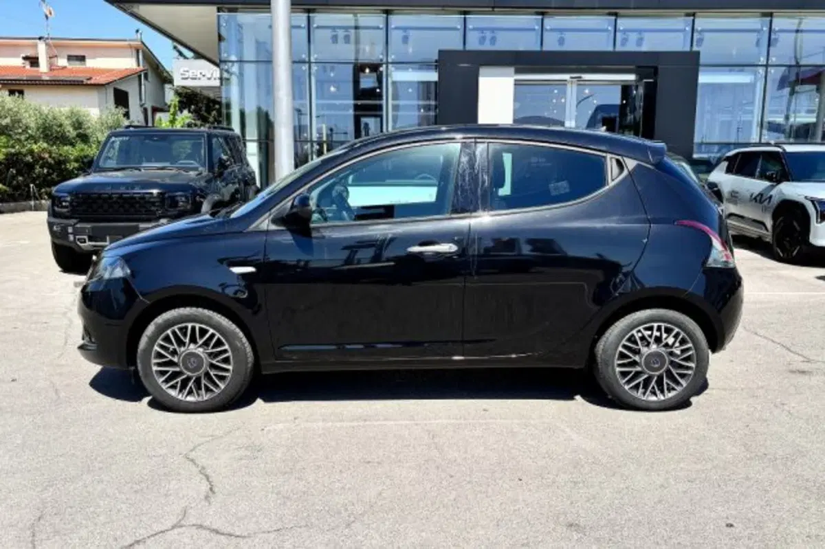 Lancia Ypsilon usata a Latina (4)