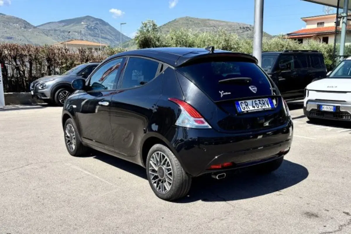 Lancia Ypsilon usata a Latina (5)