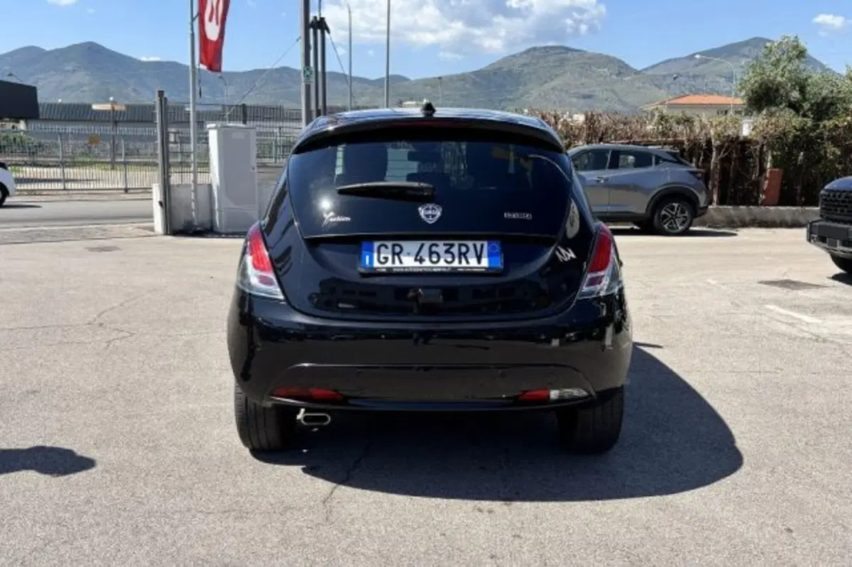 Lancia Ypsilon usata a Latina (6)