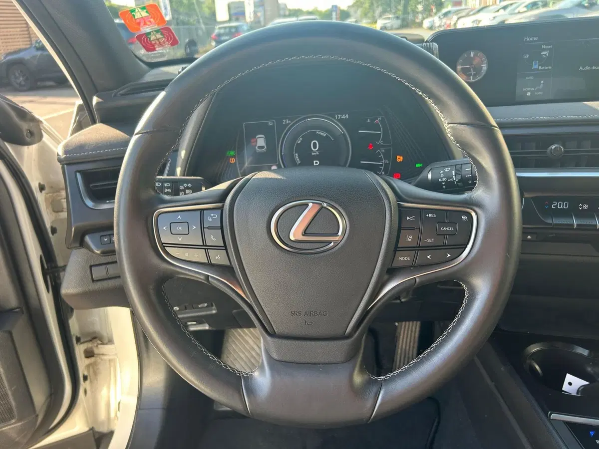 Lexus UX usata a Piacenza (13)