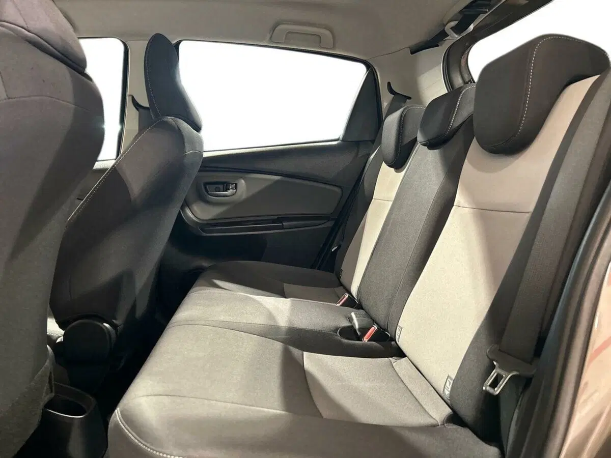 Toyota Yaris usata a Lecco (10)