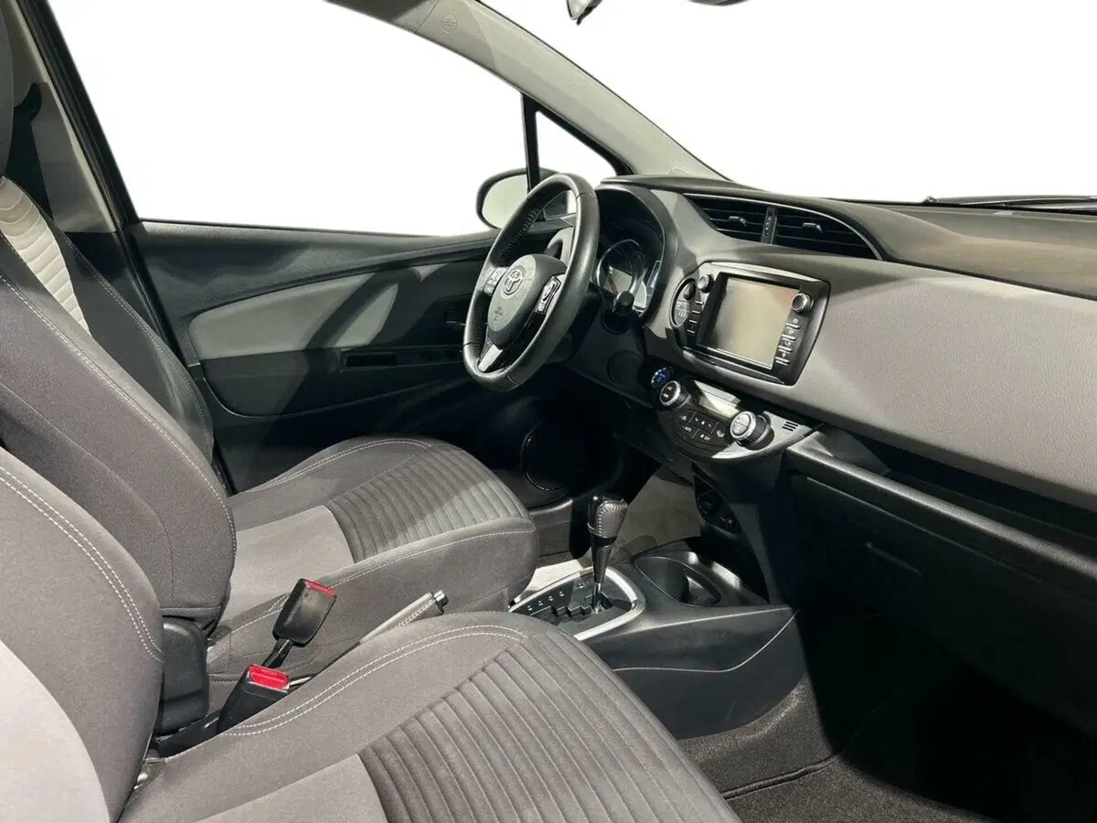 Toyota Yaris usata a Lecco (14)
