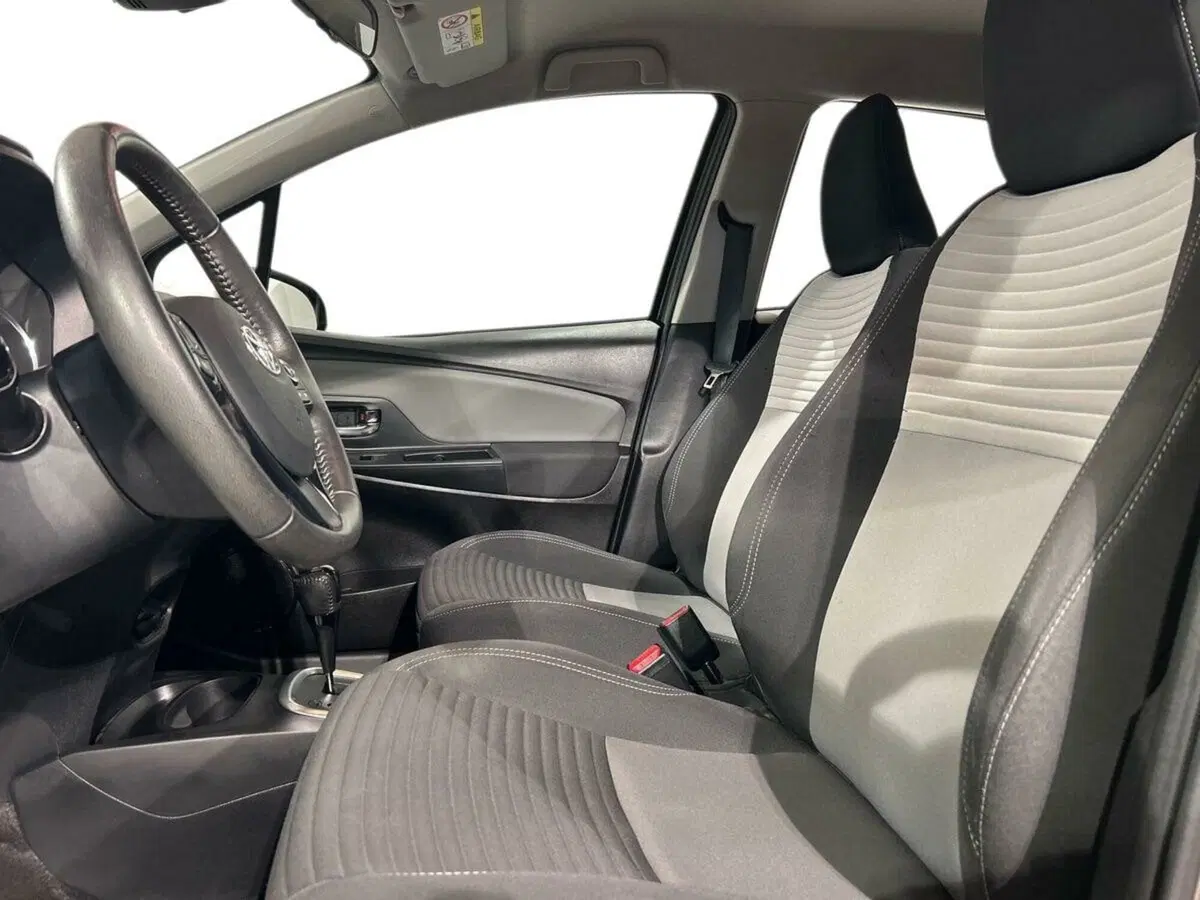 Toyota Yaris usata a Lecco (17)