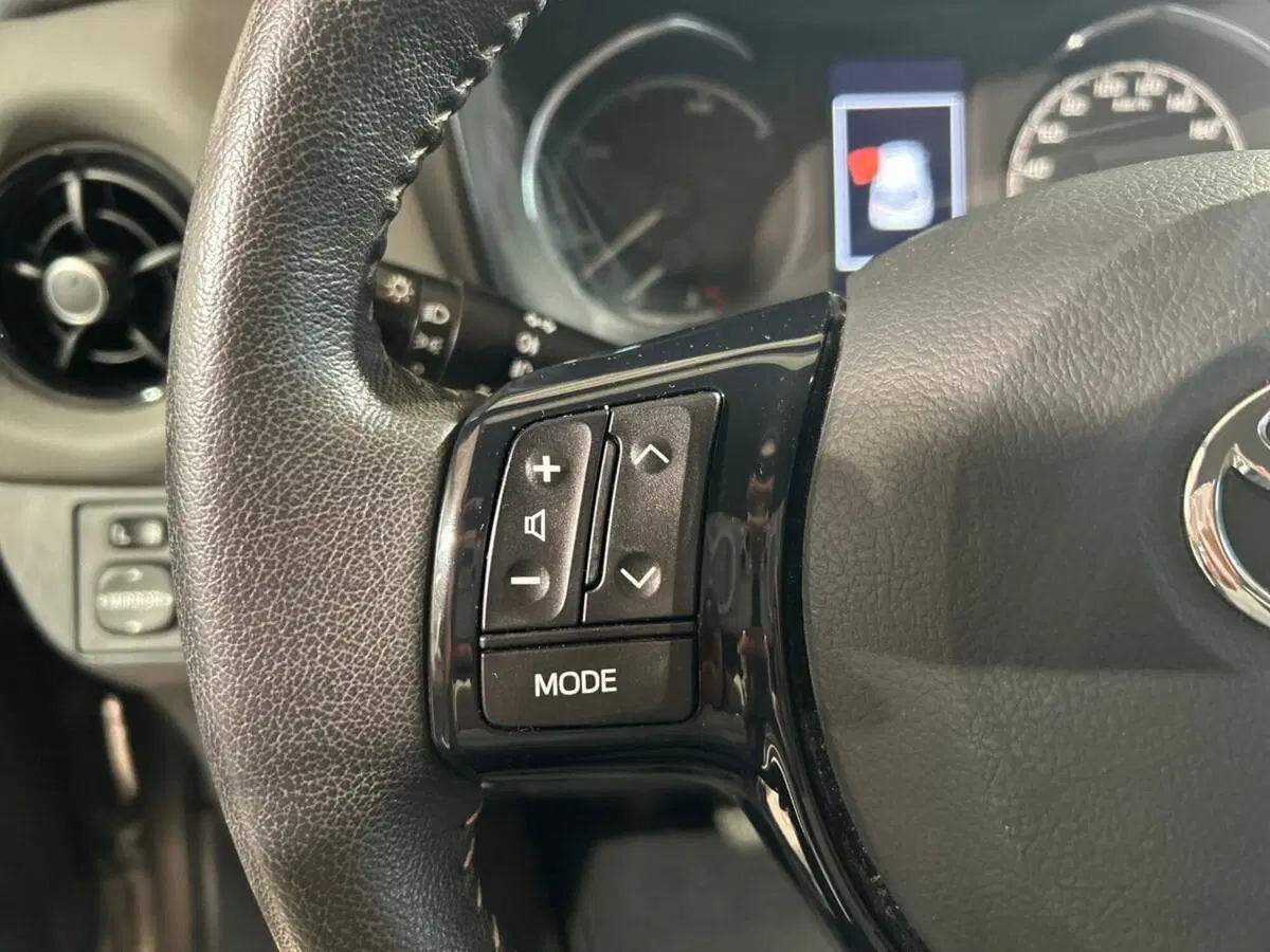 Toyota Yaris usata a Lecco (18)