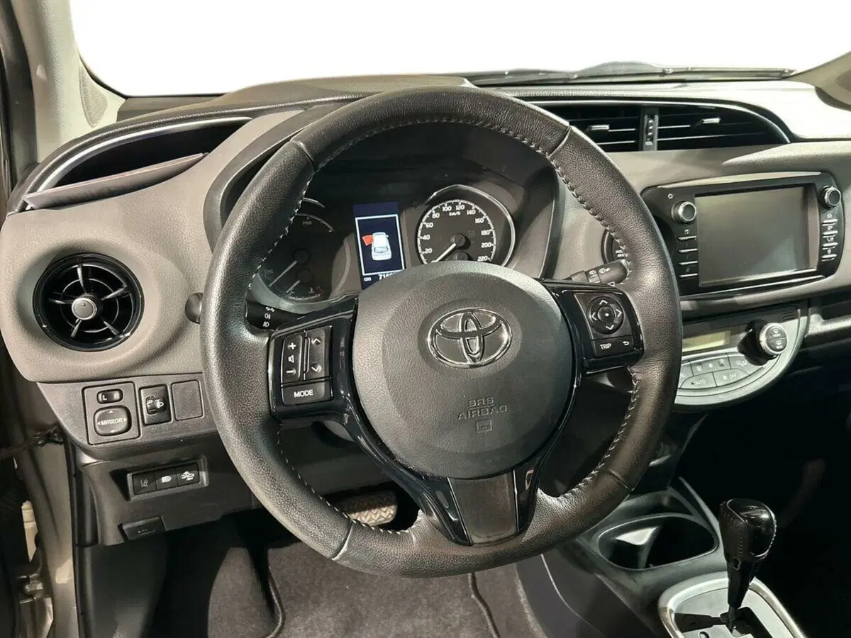 Toyota Yaris usata a Lecco (7)