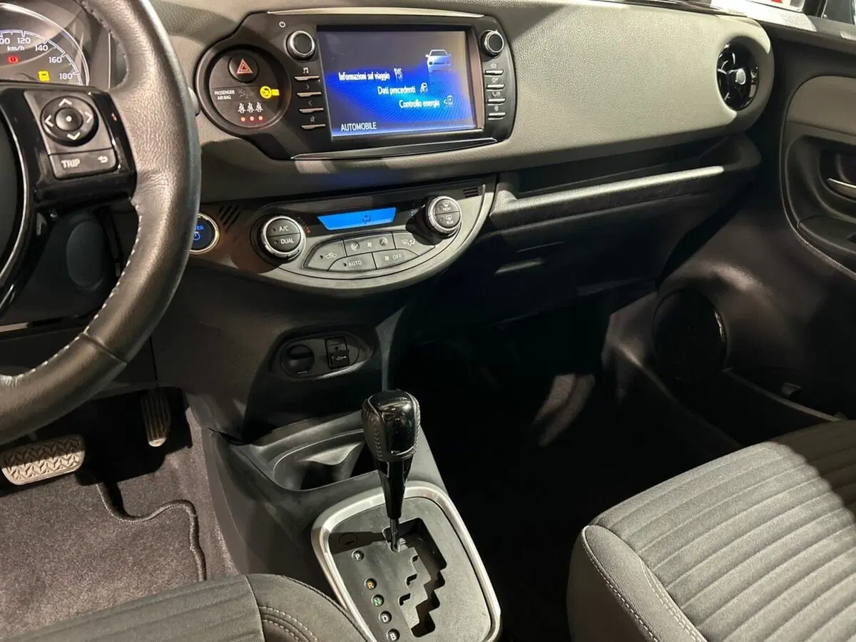 Toyota Yaris usata a Lecco (9)