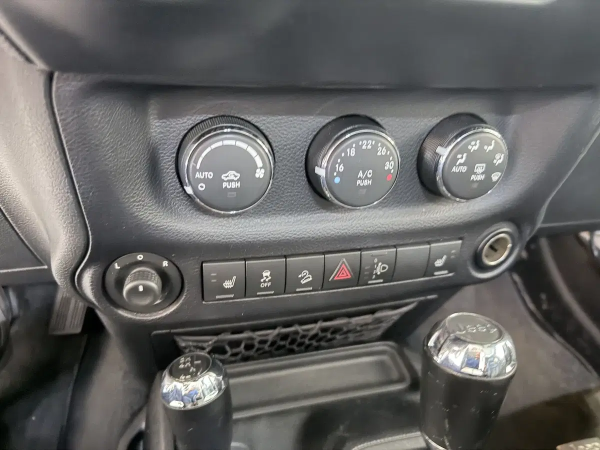 Jeep Wrangler usata a Latina (14)