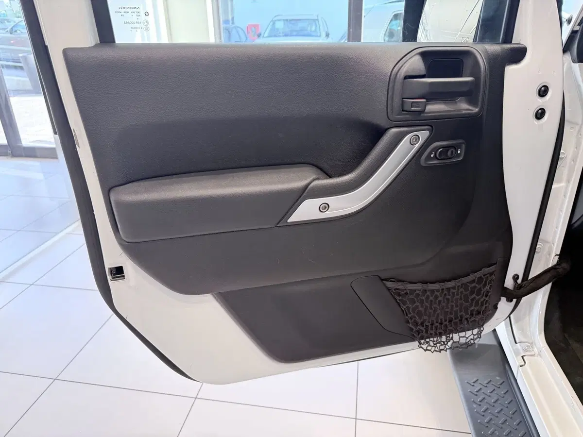 Jeep Wrangler usata a Latina (16)