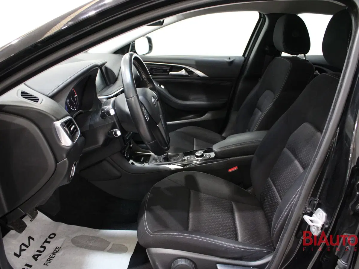 Infiniti Q30 usata a Firenze (5)