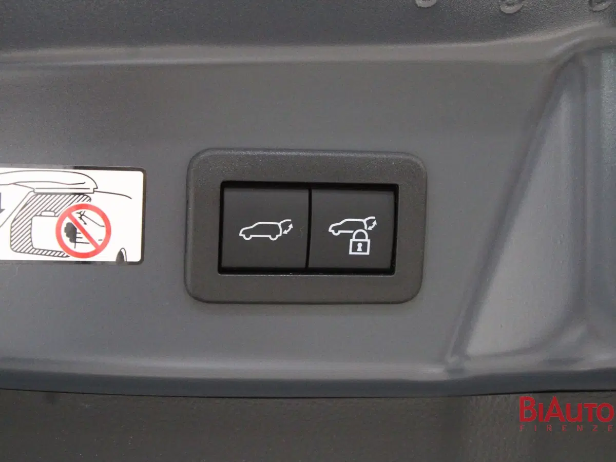 Toyota Prius nuova a Firenze (17)