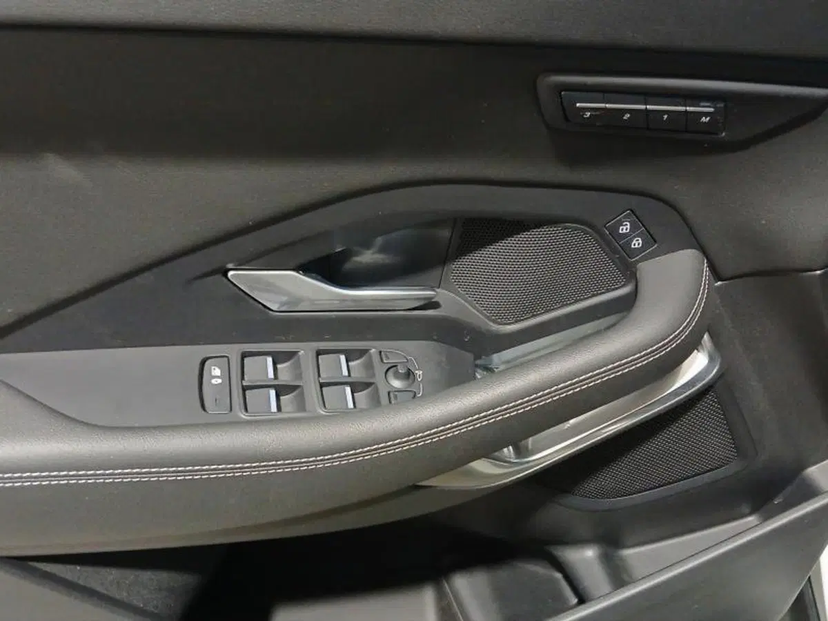Jaguar E-Pace usata a Genova (14)